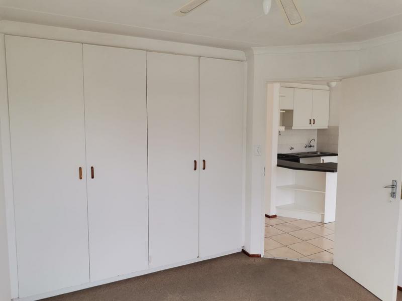 To Let 2 Bedroom Property for Rent in Oakglen Western Cape